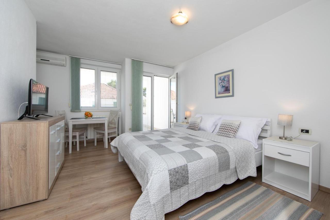 Apartments Villa Mili Брела Екстер'єр фото