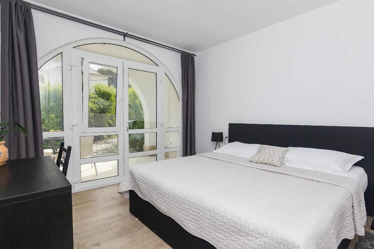 Apartments Villa Mili Брела Екстер'єр фото