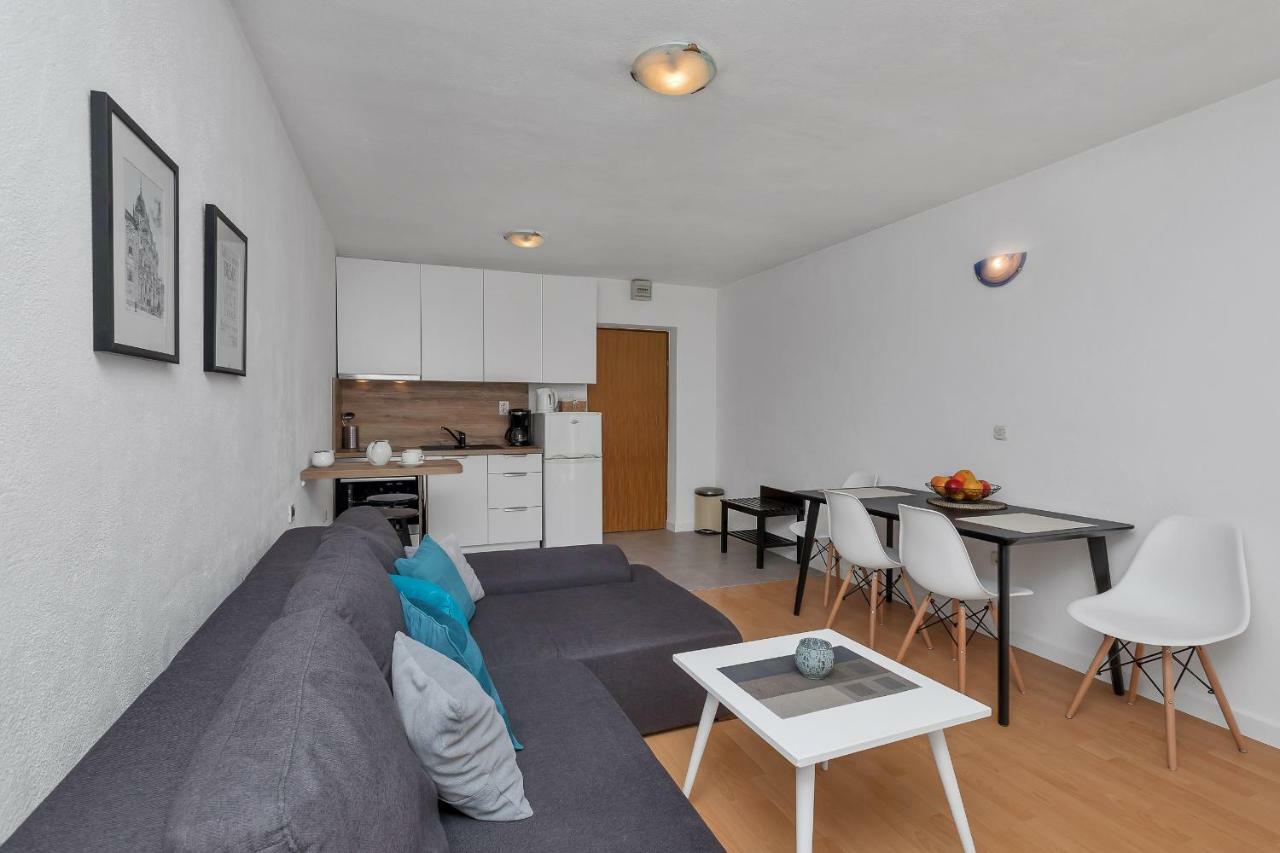 Apartments Villa Mili Брела Екстер'єр фото